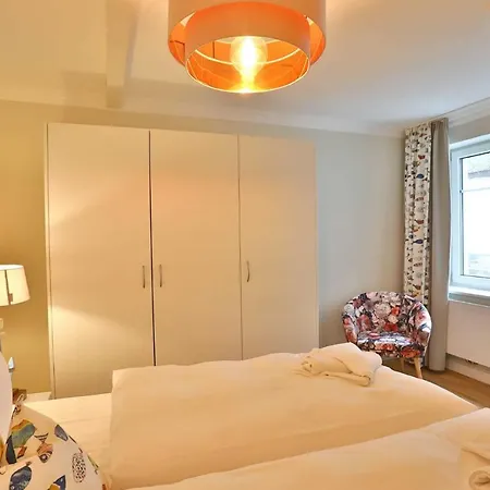 Naturidyll Mariendorf - Mammutbaum